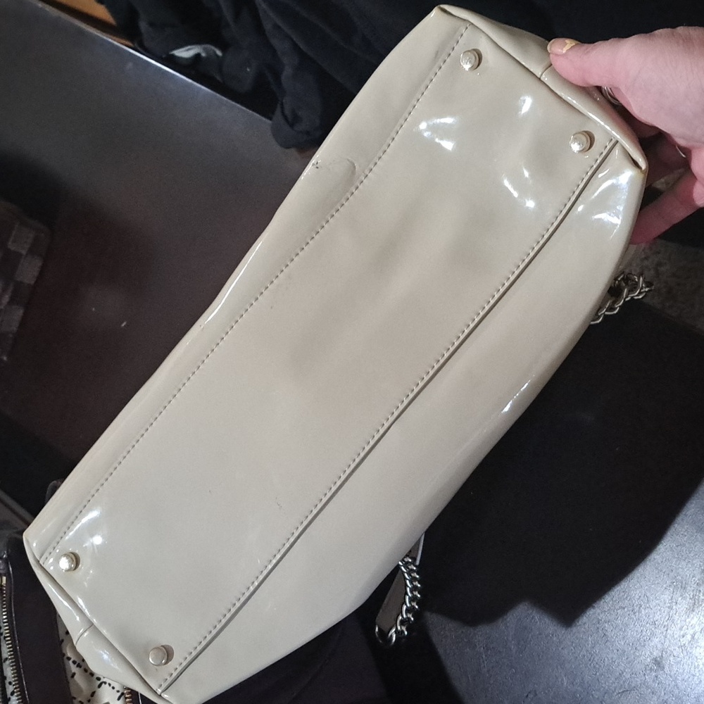 Kate Spade Elegant Beige Striped patent leather Handbag - Picture 10 of 10